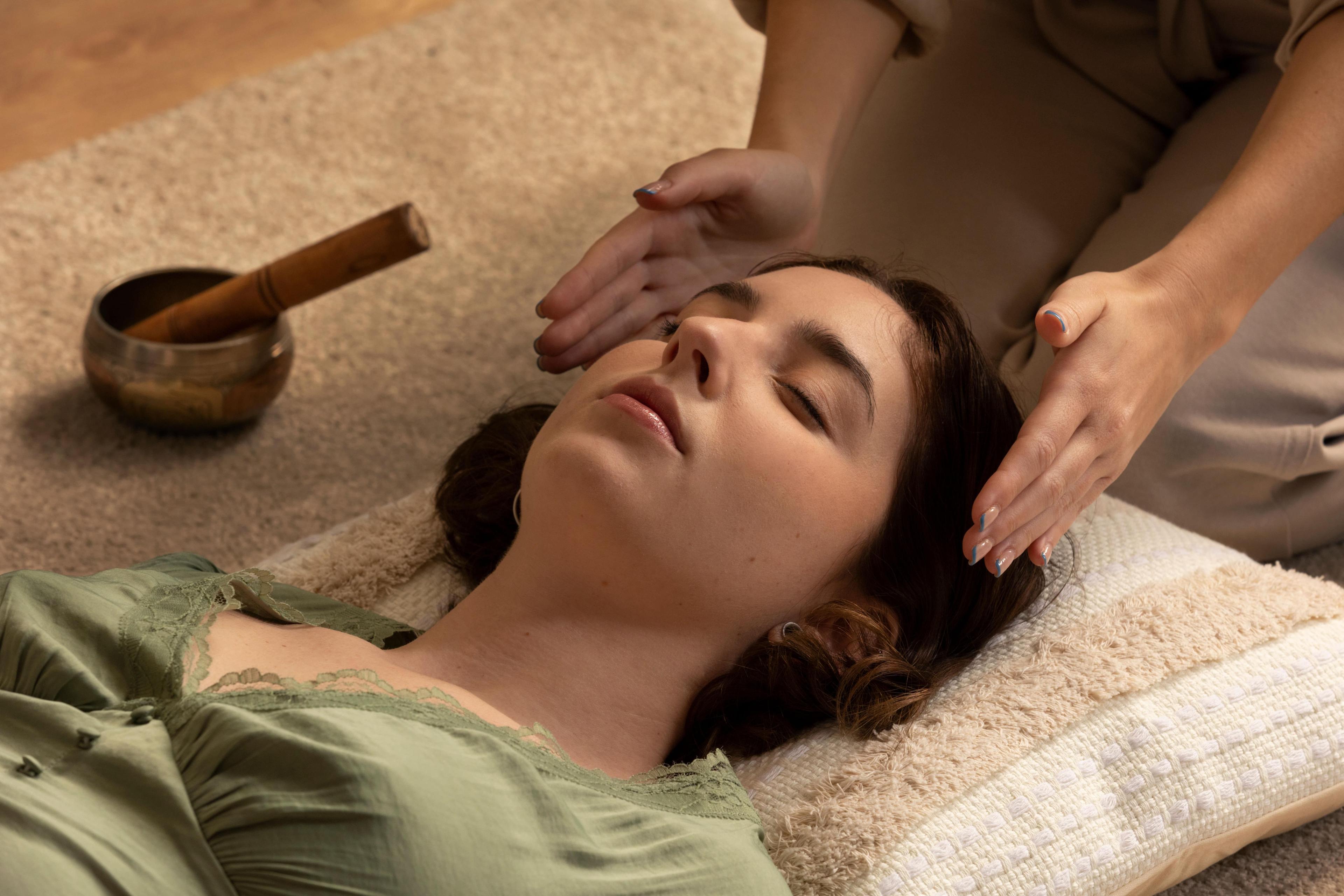 Comprehensive Guide to Reiki Therapy and Its Numerous Benefits 