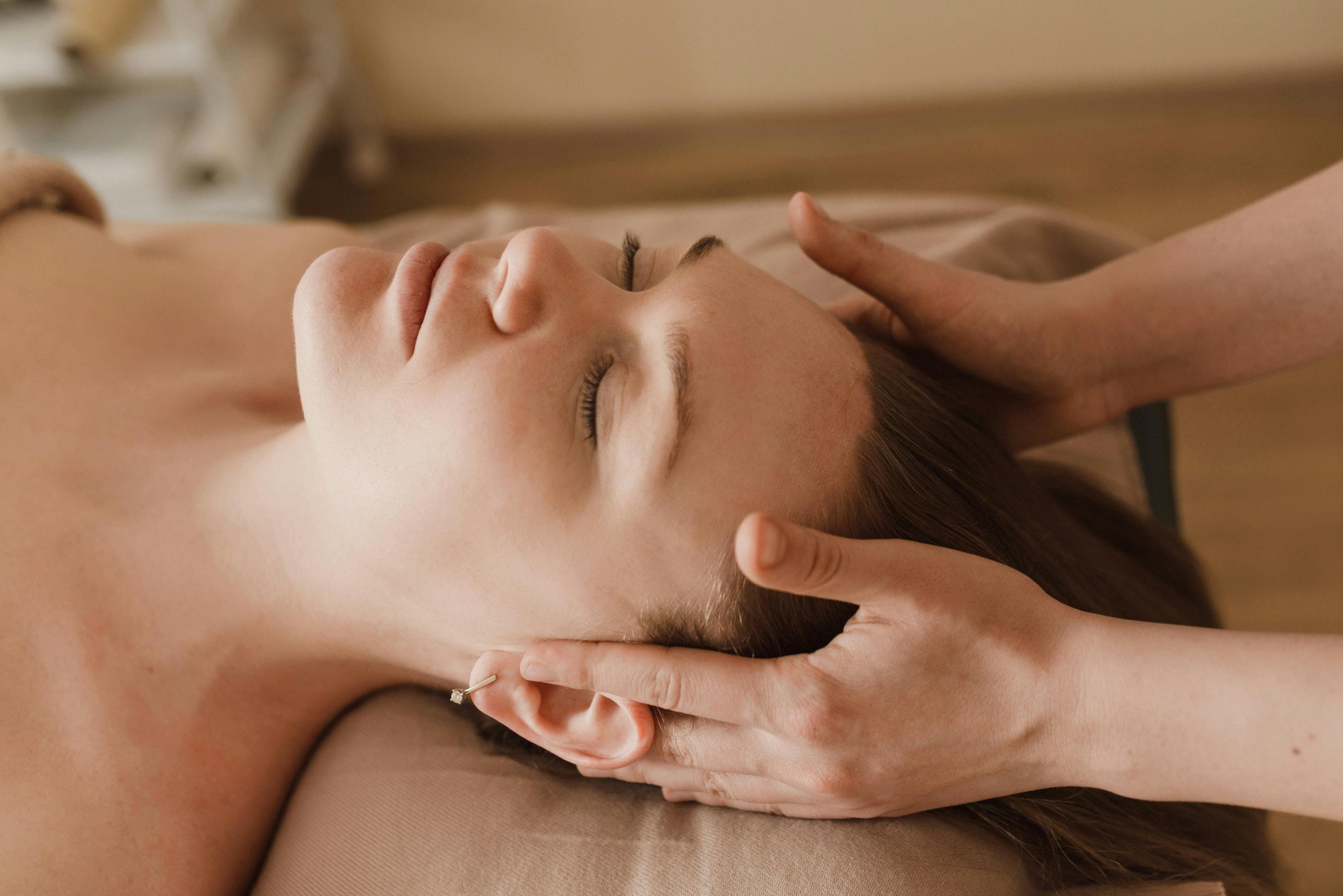 Optimal Aromatherapy Massage techniques for Ultimate Relaxation 